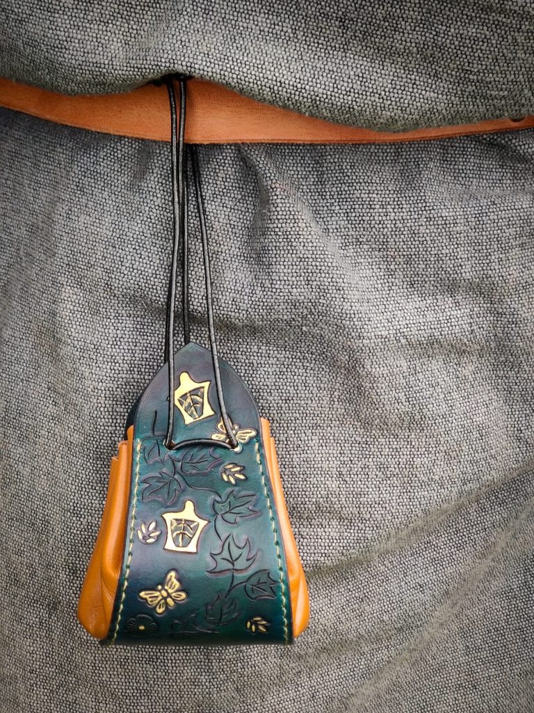 Bourse en cuir "la contrée des elfes"